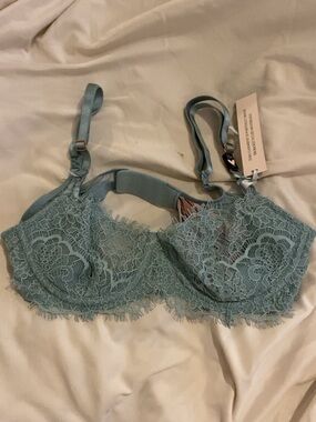 Victoria's Secret Lace Underwire Bra in Sage Blue-Green